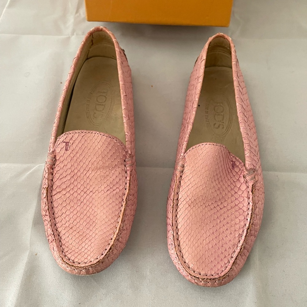 Tod's Driving Loafers Pink Snakeskin Luxury Shoes. Scuffed toes easy paint fix